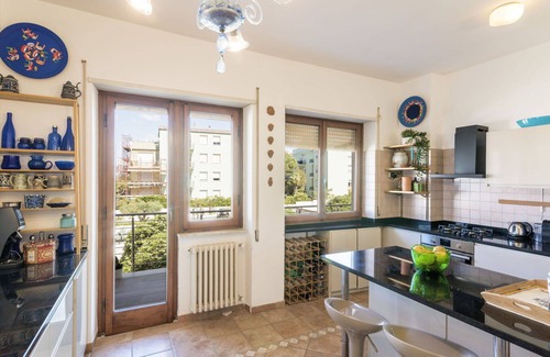 Civitavecchia Appartement | Lovely apartment for 7 people with WIFI, TV, terrace, pets allowed and parking