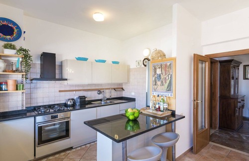 Civitavecchia Appartement | Lovely apartment for 7 people with WIFI, TV, terrace, pets allowed and parking