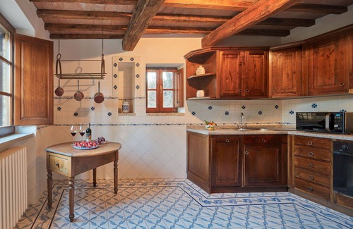 Umbertide Villa | Confortable appartement dans une maison de vacances avec climatisation, piscine, WIFI, TV, patio