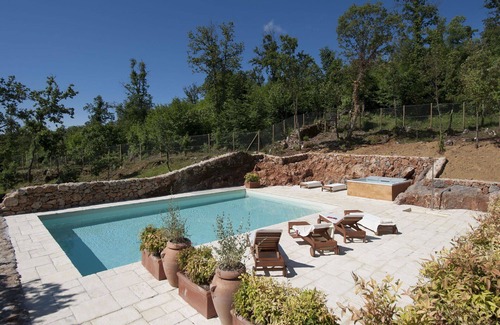 Monteriggioni Appartement | Appartement avec climatisation, piscine privée, WIFI, bain à remous, TV, patio, vue panoramique
