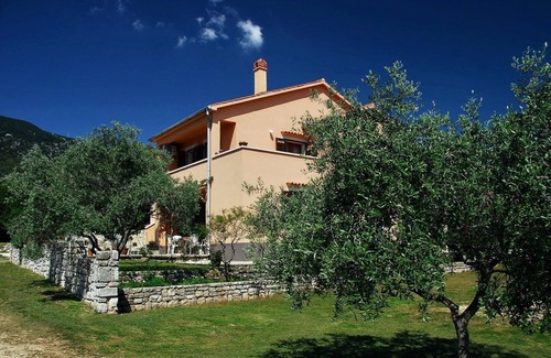 Nerezine Appartement | Lovely apartment LEA 300m from the beach