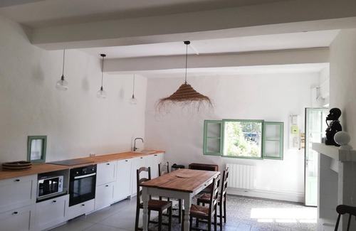 Sommieres Appartement | Joli appartement avec vue, jardin et terrasse