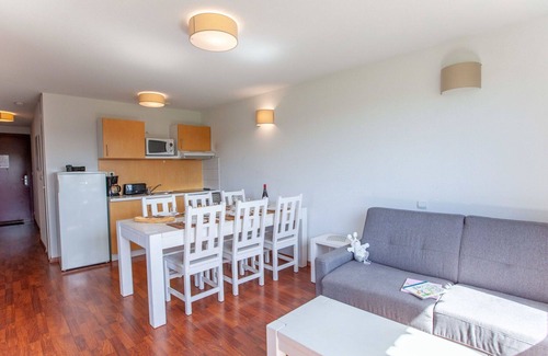 Cassen Appartement | Joli appartement avec internet, piscine, TV, terrasse, animaux admis, vue panoramique et parking