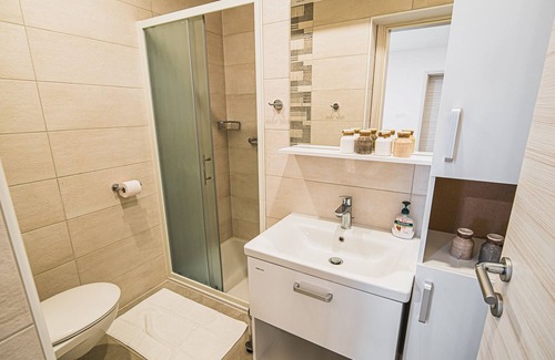 Kobarid Appartement | Lovely Apartment with Terrace & Garden at Soča River