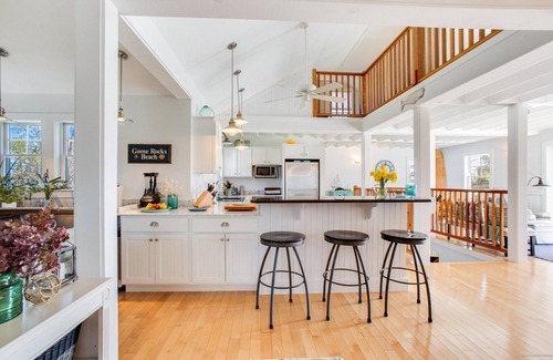 Kennebunkport Maison | Lovely Beach house in GRB - Heated pool!