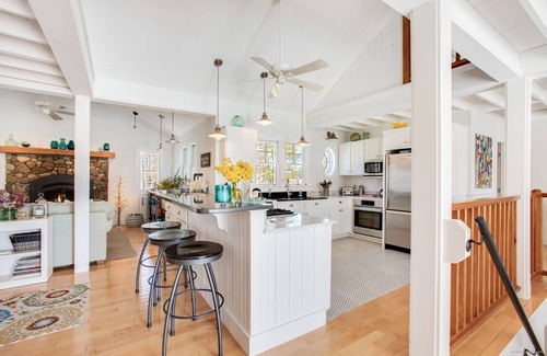 Kennebunkport Maison | Lovely Beach house in GRB - Heated pool!