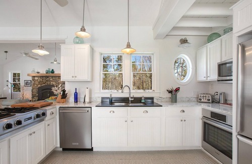 Kennebunkport Maison | Lovely Beach house in GRB - Heated pool!