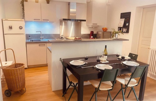 Chartrons Maison | Ravissante échoppe bordelaise – Idéalement placée – WIFI– Climatisation - Jardin
