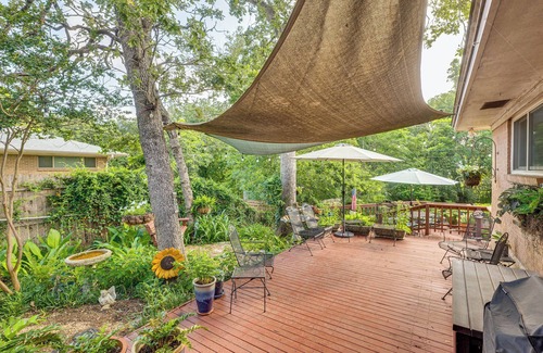 College Station Cottage | Lovely Bryan Home w/ Deck - 4 Mi to Kyle Field!
