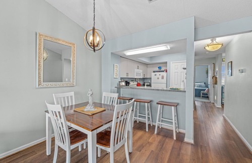 Avon Copropriété | Lovely canal front condo with pool, kitchen, washer/dryer, TV, & board games