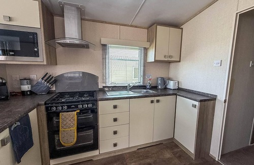 Corton Maison | Lovely caravan at Azure Seas nearby the beautiful beach ref 32038AS