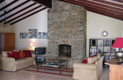 Castelnou Villa | Belle villa catalane avec piscine privée et vue imprenable sur un emplacement paisible