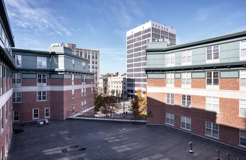 Mid-Cambridge Appartement | Lovely Central Square 2BR w/ Gym, nr T, by Blueground