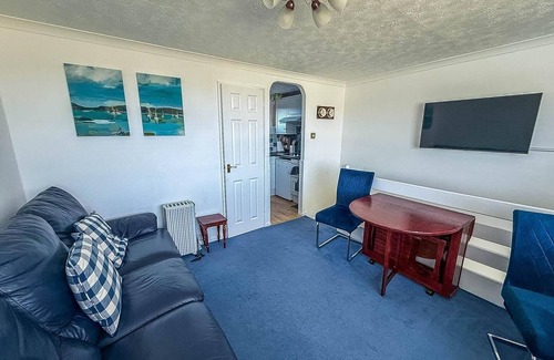 Scratby Chalet De Ski | Lovely chalet to hire in Scratby nearby the beach in Norfolk ref 76165B