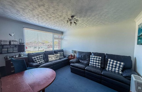 Scratby Chalet De Ski | Lovely chalet to hire in Scratby nearby the beach in Norfolk ref 76165B