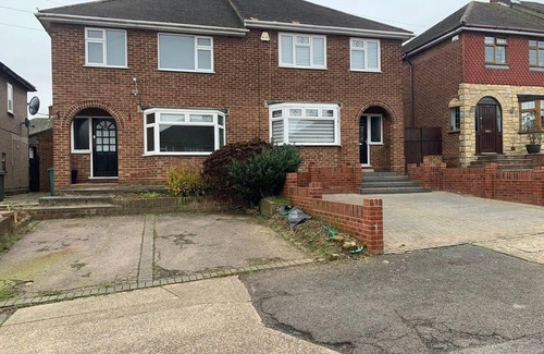 Havering Park Maison | Lovely Contractor/family House London