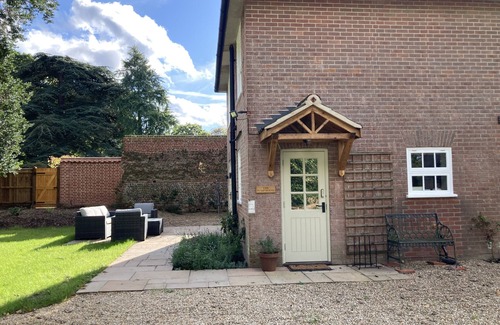 Erpingham Cottage | Lovely cosy cottage annex in beautiful North Norfolk and close to the coast.