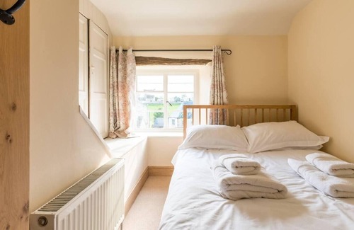 Tetbury Cottage | Lovely Cosy Stone Cottage in Tetbury, Cotswolds