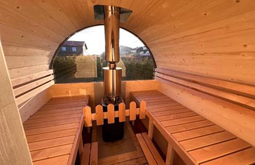 Steinsland Maison | lovely cottage by the sea with hot tub and sauna