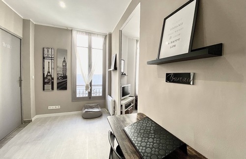 Le Piol Appartement | Lovely & cozy duplex heart of Nice with bathtub!