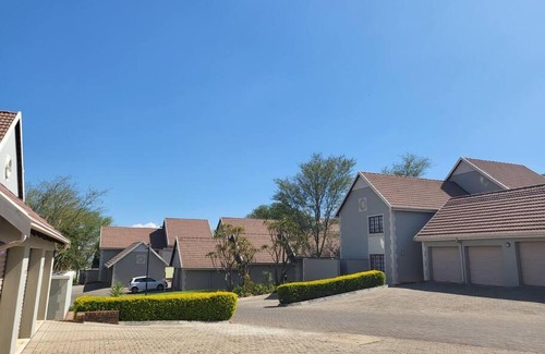 Pretoria Appartement | Lovely & Cozy Studio Unit with Carport!