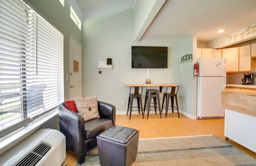 Quincy Copropriété | Lovely Crescent Bar Condo w/ Community Amenities!