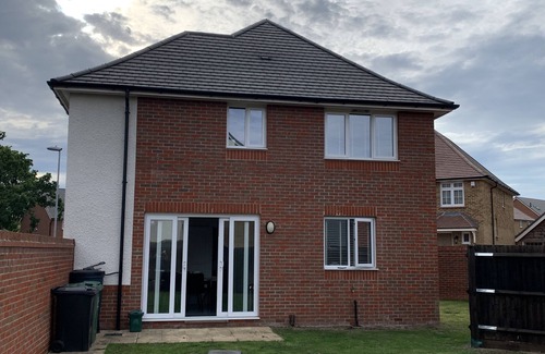 Basildon Maison | Lovely detached 4 bedroom home for holiday or business
