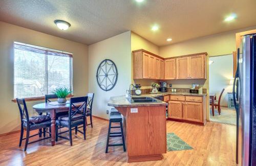 Dundee Maison | Lovely Dundee Home with Private Yard and Fire Pit!