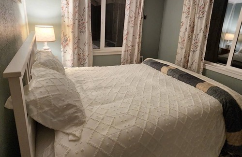 Arlington Autre | Lovely farmhouse and cottage with WiFi in Arlington