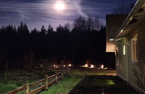 Arlington Autre | Lovely farmhouse and cottage with WiFi in Arlington