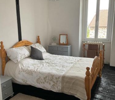 Bourganeuf Maison | Lovely French Farmhouse with Private Swimming Pool