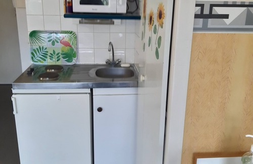 Quetigny Appartement | Beau studio meublé :parking lave linge TV internet HT débit prés tts commodités.