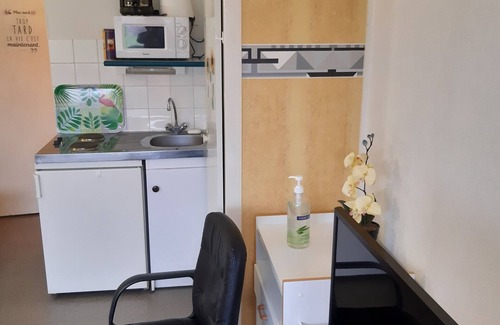 Quetigny Appartement | Beau studio meublé :parking lave linge TV internet HT débit prés tts commodités.
