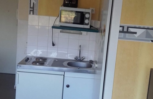 Quetigny Appartement | Beau studio meublé :parking lave linge TV internet HT débit prés tts commodités.