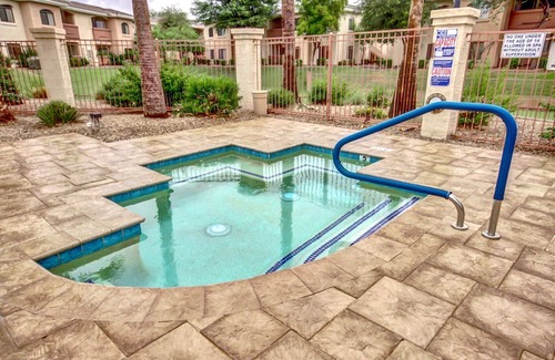 Maryvale Village Copropriété | Belle offre spéciale d'été Condo Gated Resort Condo