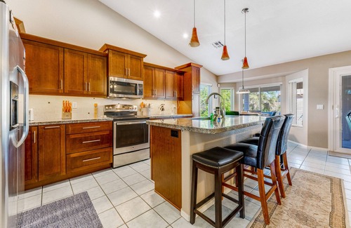 Cottonwoods Crossing Maison | Lovely getaway with private pool, putting green & desk