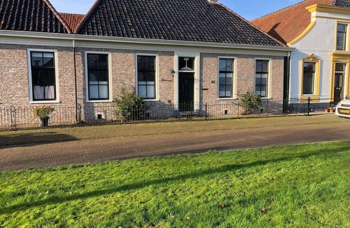 Bad Nieuweschans Maison | Encantadora casa de vacaciones de 1871 con confort contemporáneo.