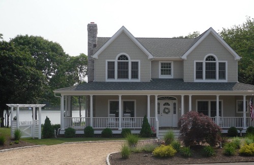 Menantic Creek Maison | Belle maison au bord de l'eau avec quai et piscine chauffée de Gunite!