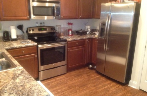 Port Orange Maison | Belle maison neuve à louer. Contact pour toute réservation. La plupart des dates disponibles