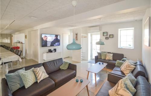 Allingabro Maison | Lovely Home In Allingåbro With Kitchen