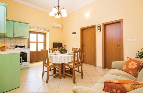 Bicici Maison | Belle maison à Barban avec cuisine