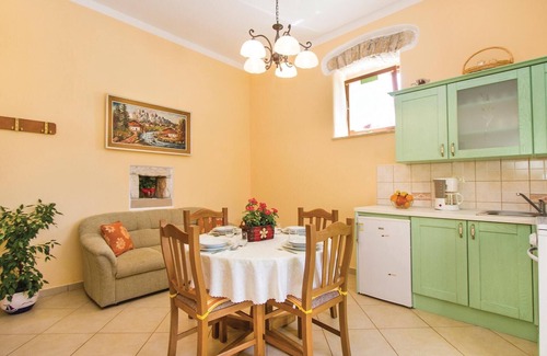Bicici Maison | Belle maison à Barban avec cuisine