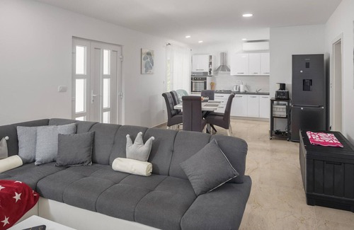 Orihi Maison | Belle maison à Barban avec WiFi