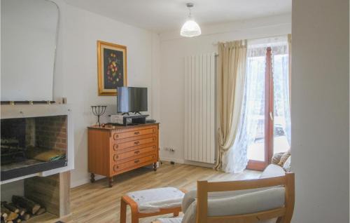 Serravalle di Chienti Maison | Lovely Home In Dignano With Kitchen