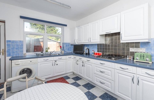 Fullwell Maison | Lovely home in Ilford with parking