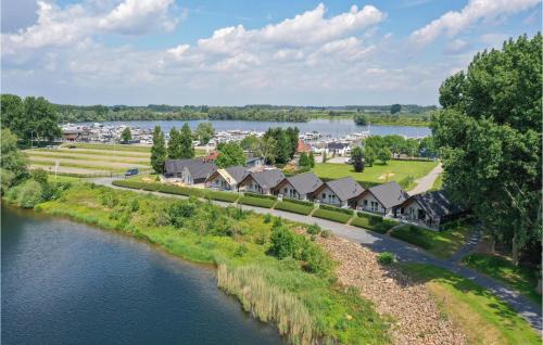 Kerkdriel Maison | Lovely Home In Kerkdriel With Lake View