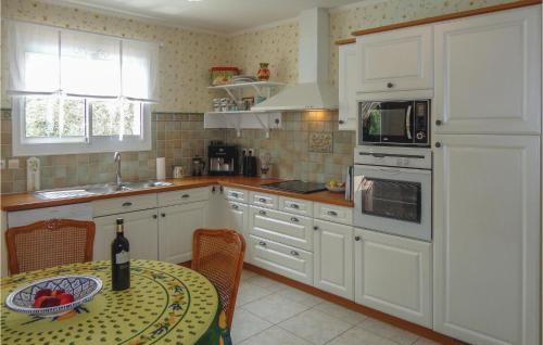 Lamalou-les-Bains Maison | Lovely Home In Lamalou Les Bains With Wifi