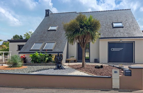 Landivisiau Maison | Lovely home in Landivisiau with sauna