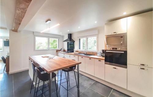 Ledinghem Maison | Lovely Home In Ledinghem With Kitchen
