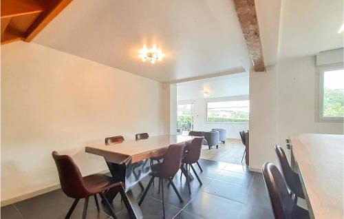 Ledinghem Maison | Lovely Home In Ledinghem With Kitchen